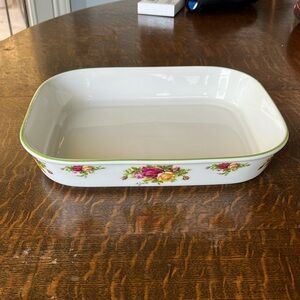 Royal Albert old country rose rectangle backing Casserole (green trim)